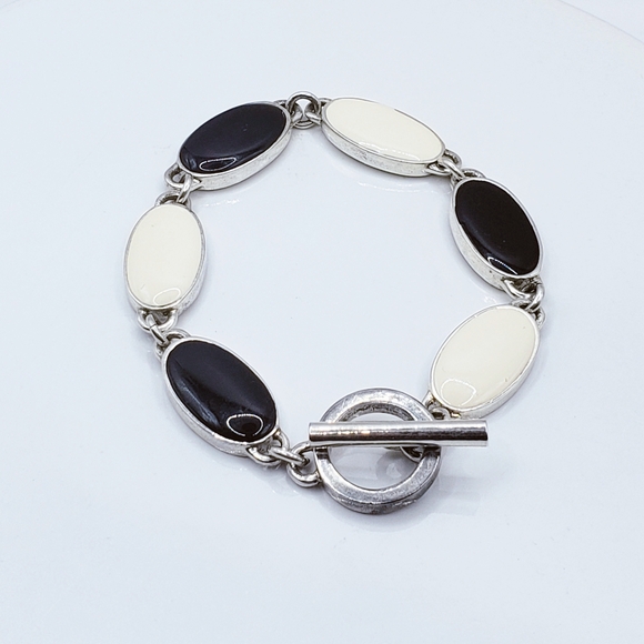 Elegant Black And White Alternating Link On Silver Tone Toggle Bracelet - Picture 1 of 6